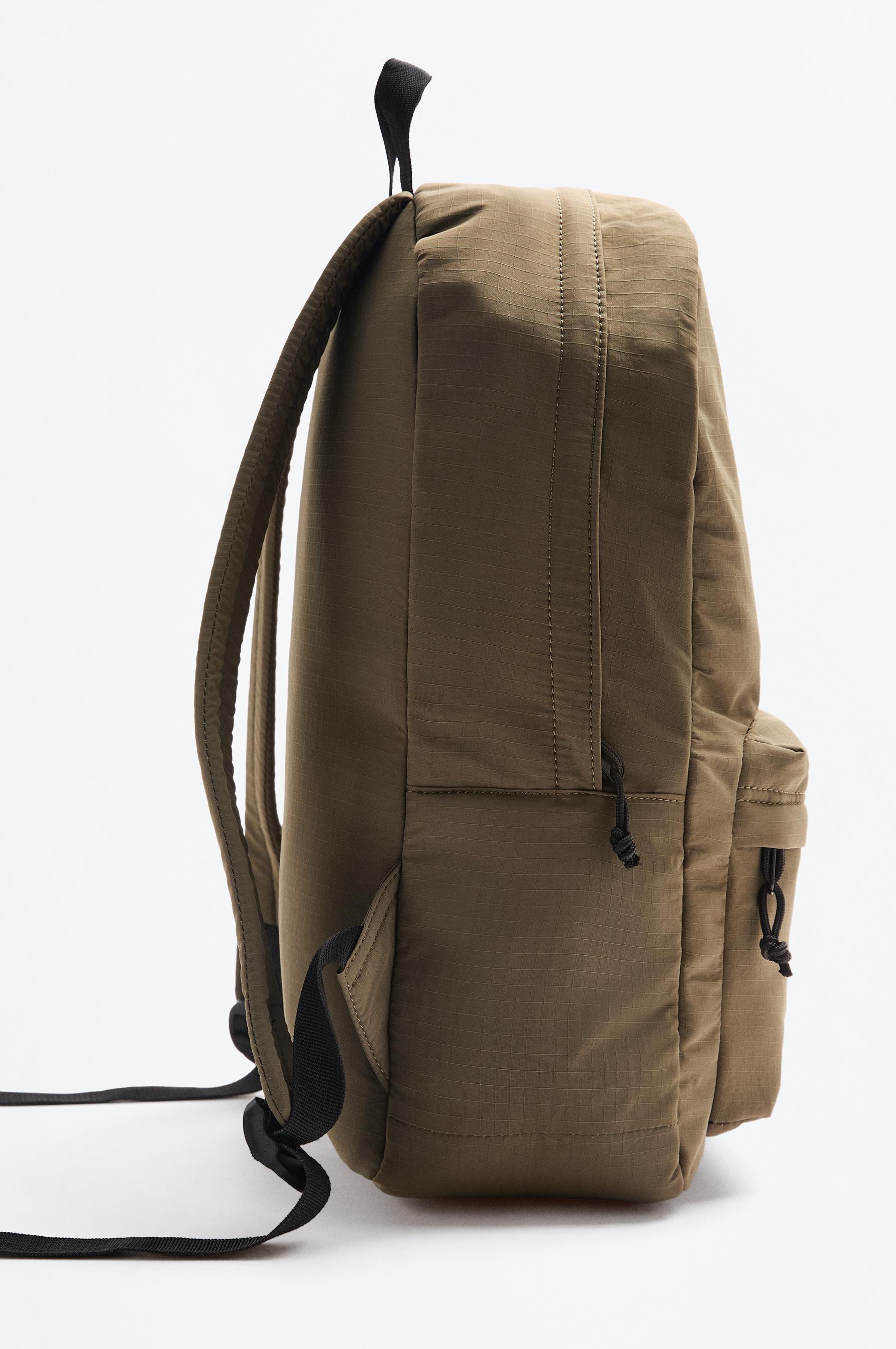 Mochila básica STNDRD