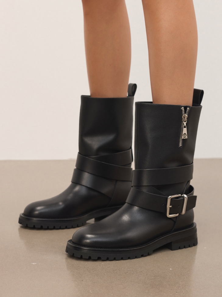 Leather boots with slip-on upper