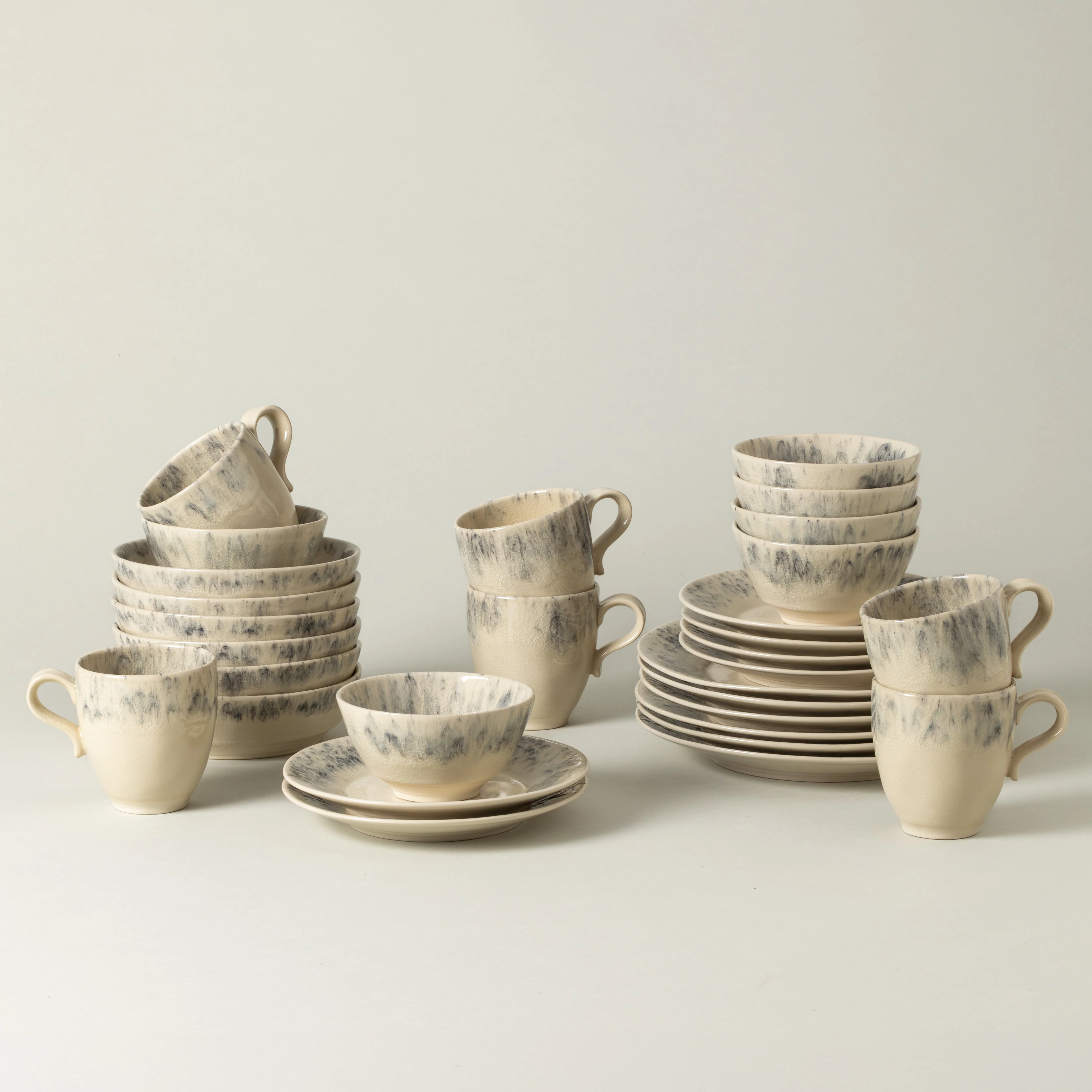 30-Piece Dinnerware Set with Mug Madeira
