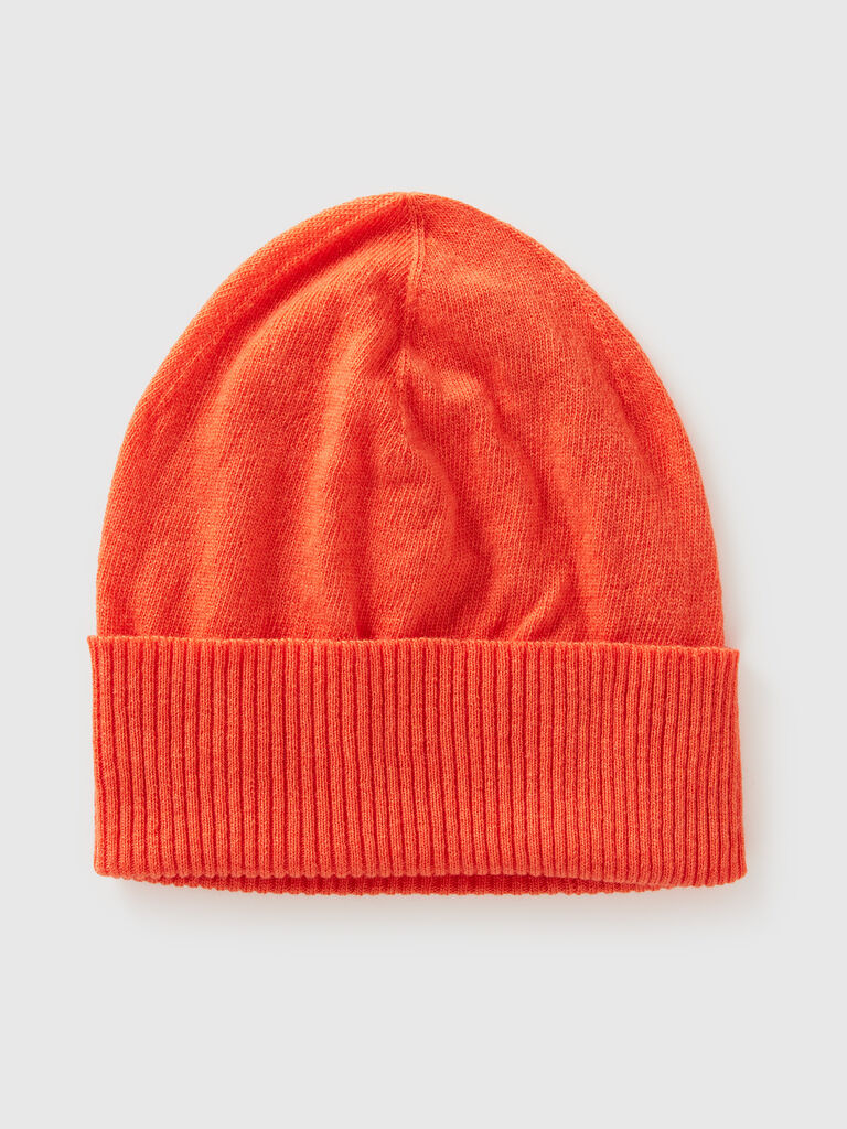 Orange hat in pure Merino wool