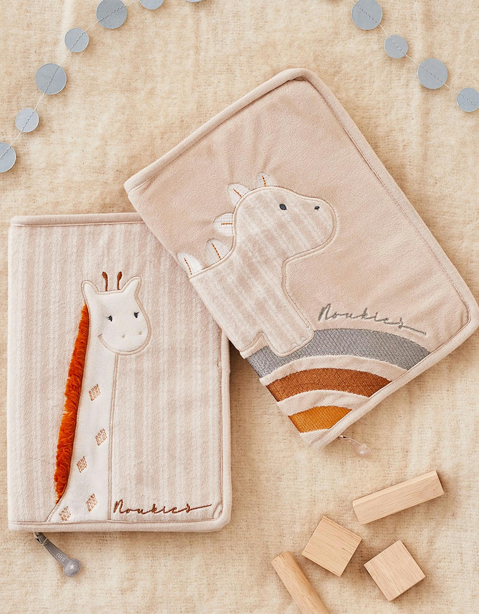 - Protège carnet de santé girafe en veloudoux
