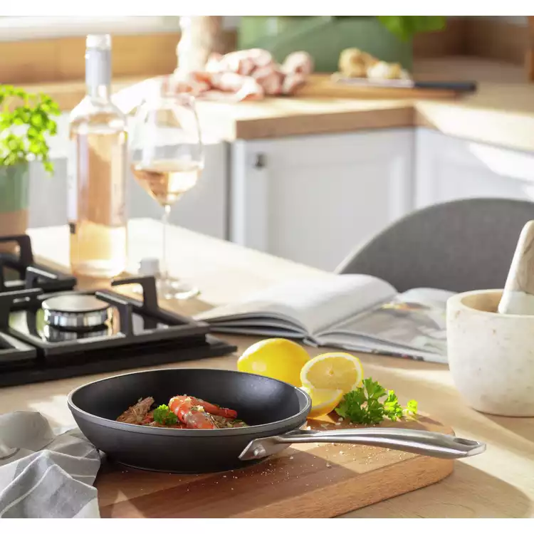 Habitat 20cm Hard Anodised Aluminium Frying Pan