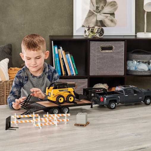 John Deere General Motors Construction Vehicle Set w/ Accessories 1:16 3y