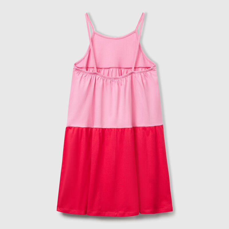 Loose dress with flounce