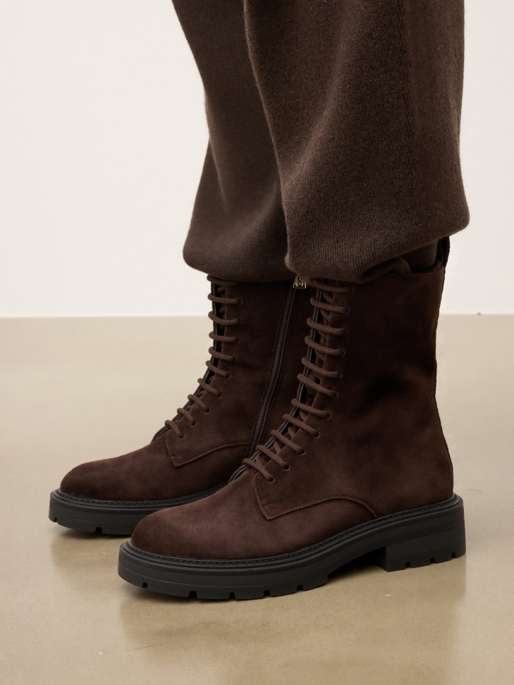 Suede boots with high upper