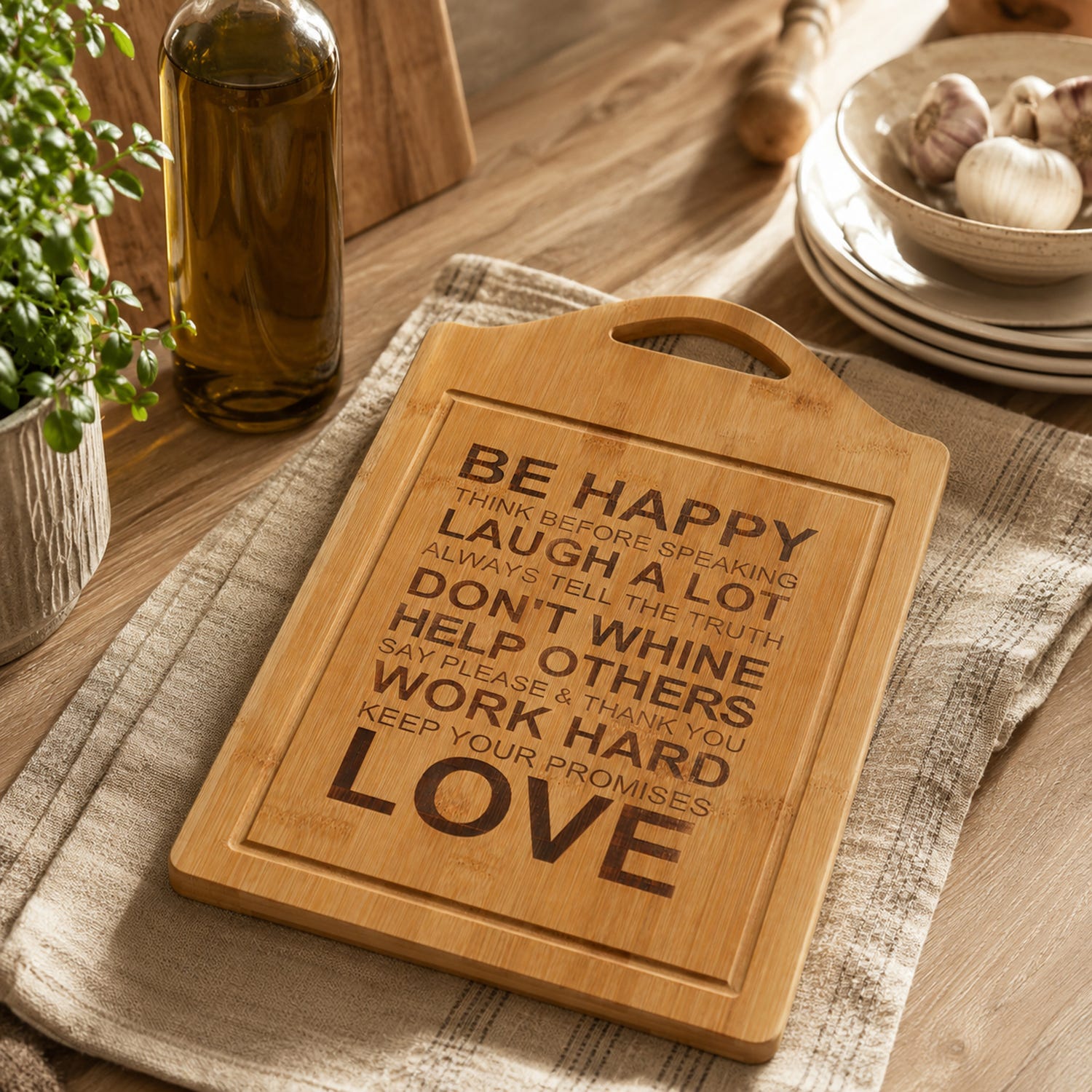 Tagliere 46x28 cm bambù con maniglia e scritte