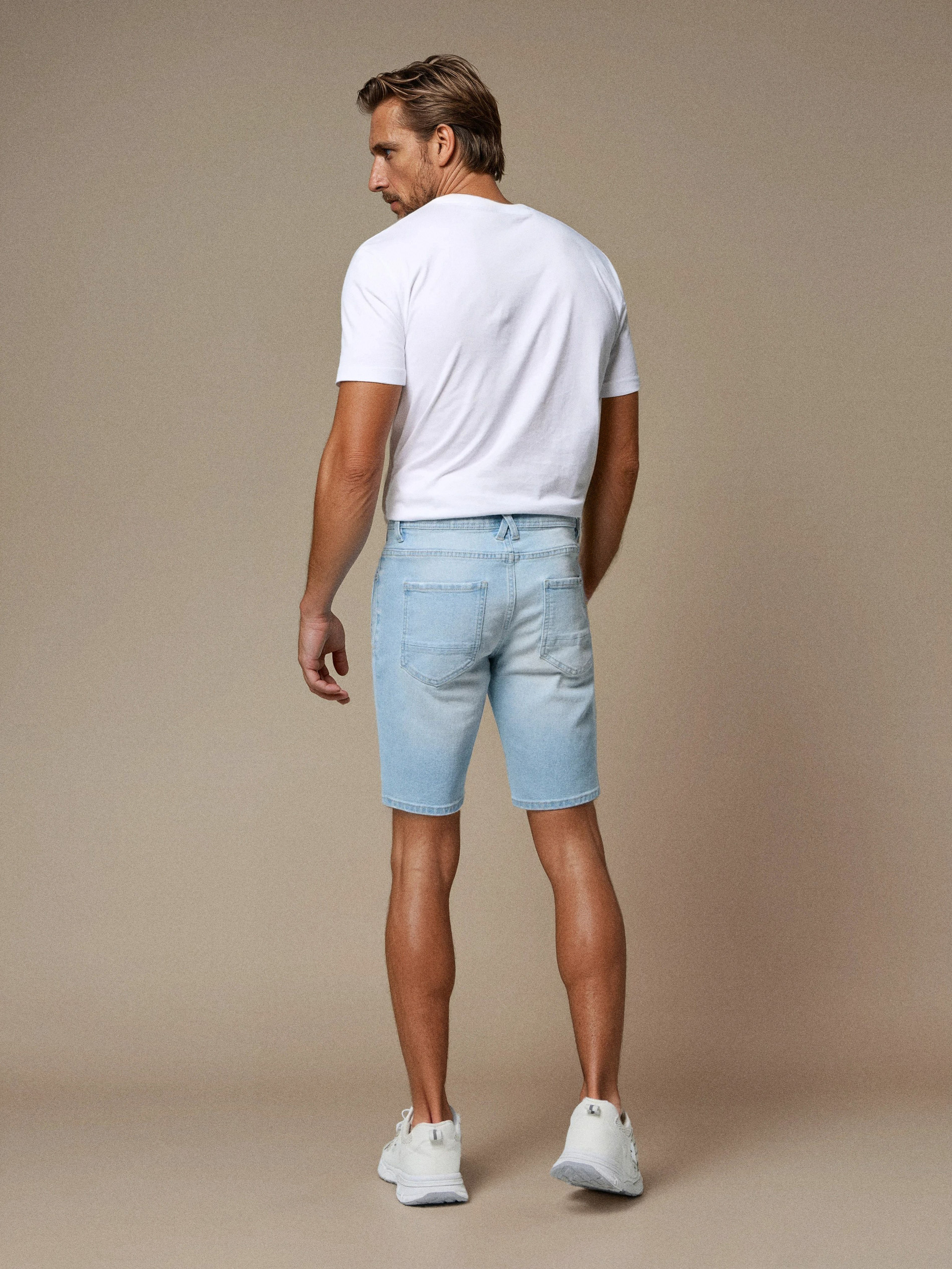 Jeansowe szorty slim fit z kieszeniami