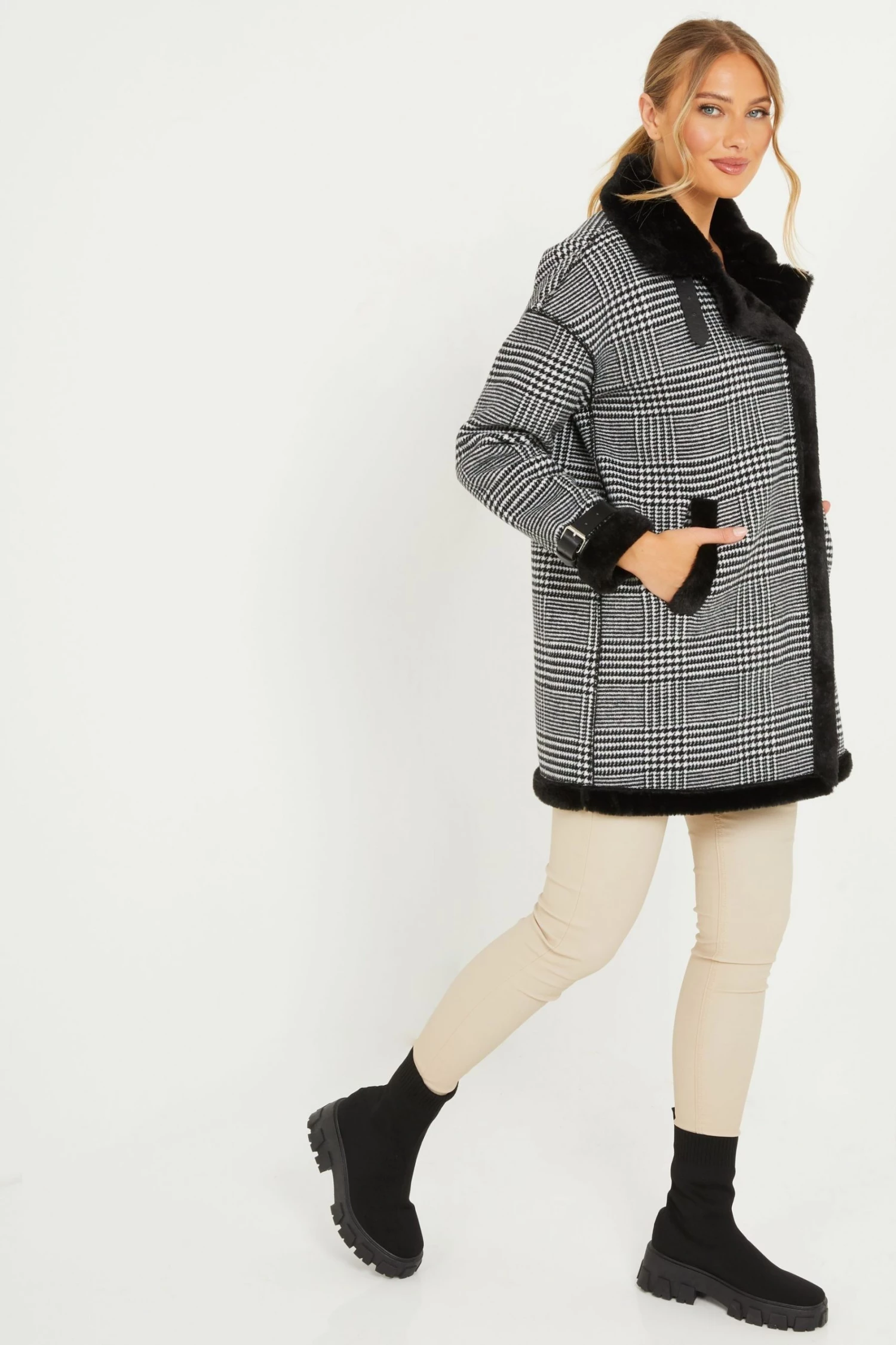 Quiz Black Check Faux Fur Trim Coat