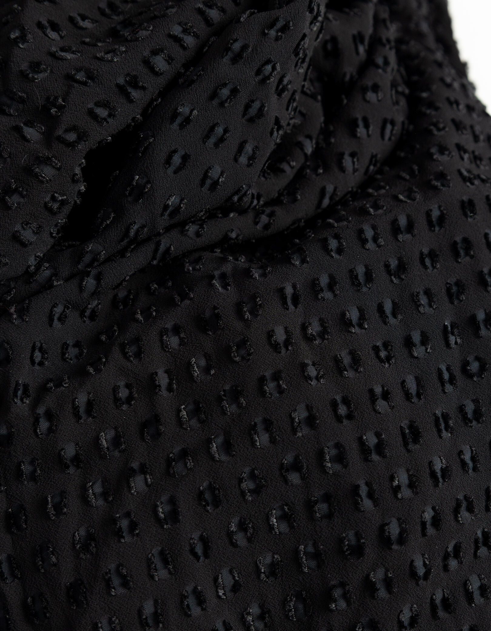 Robe noire à col V et manches longues pour femme