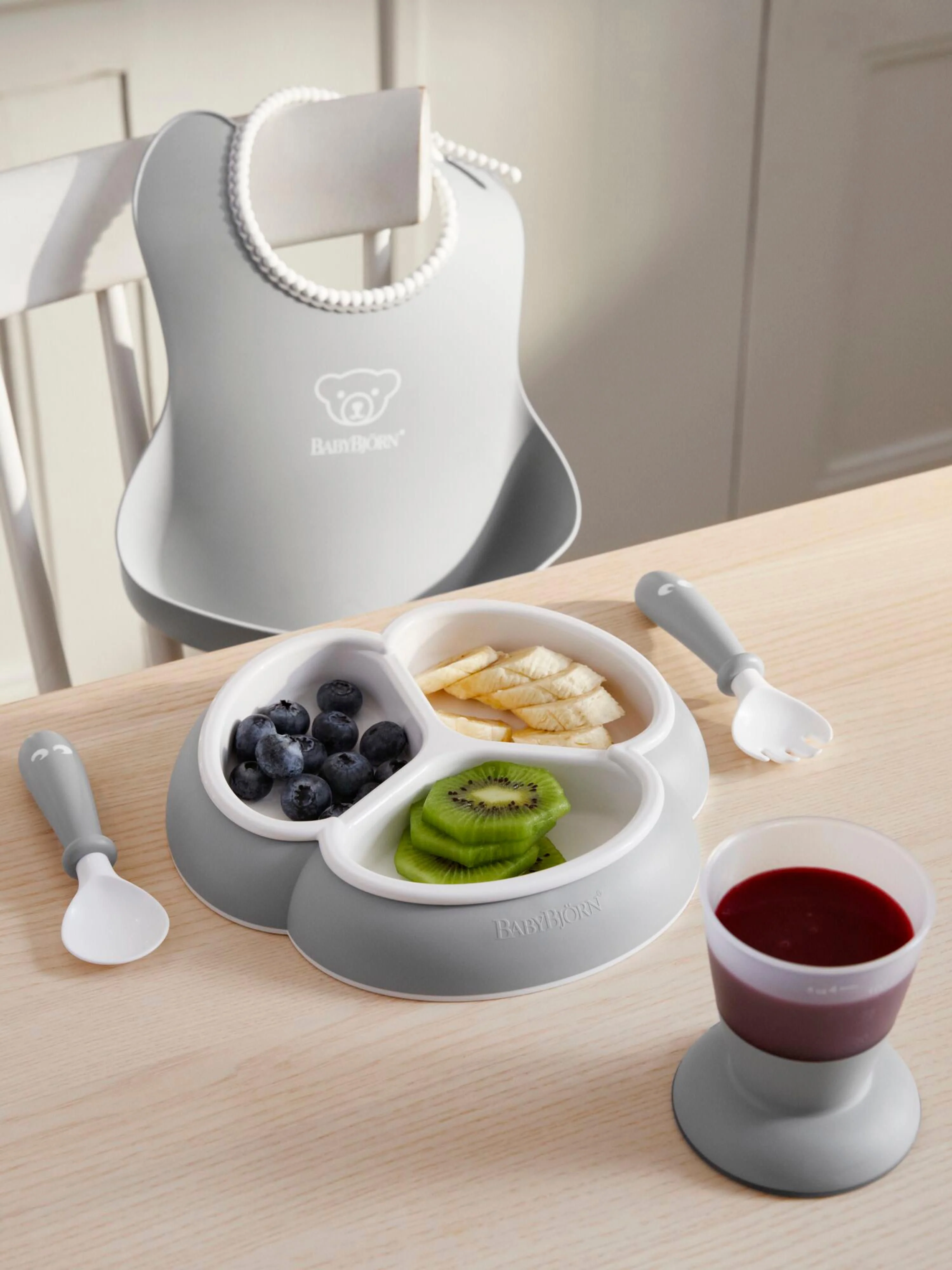 Kindergeschirr Bliss mit Lätzchen, 4er-Set
