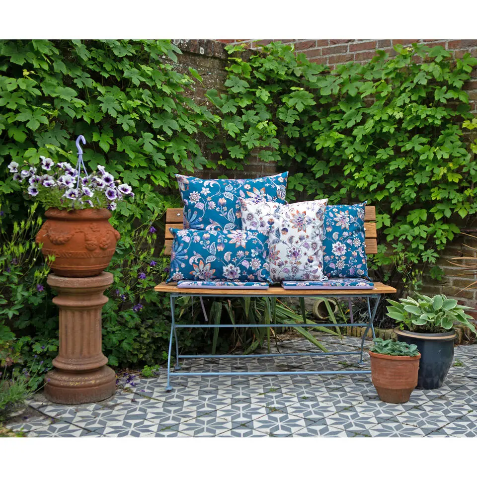 Anna's collection buitenkussen bloem - blauw/paars - 60 x 60 cm