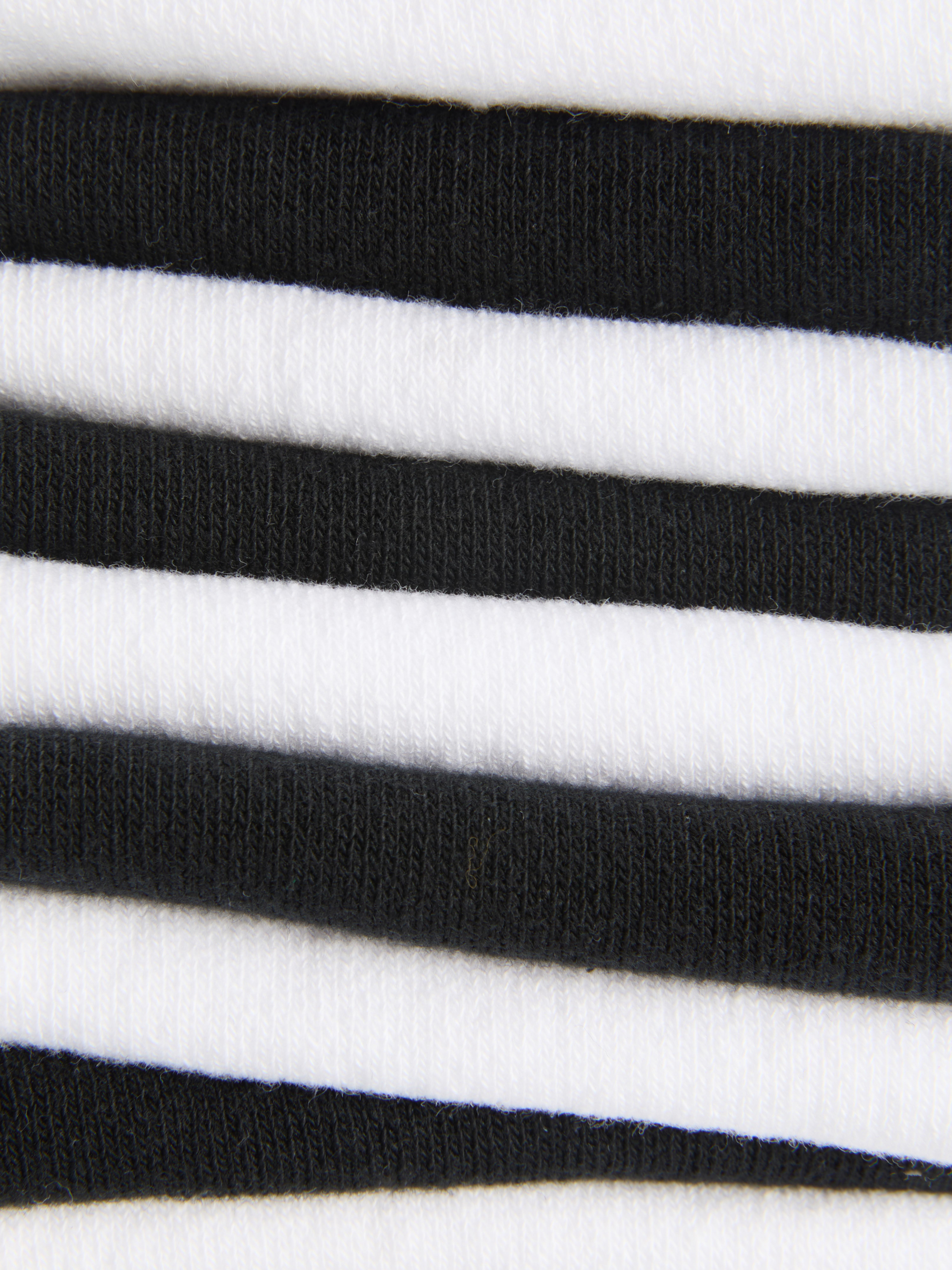 5pk Scalloped Edge Socks