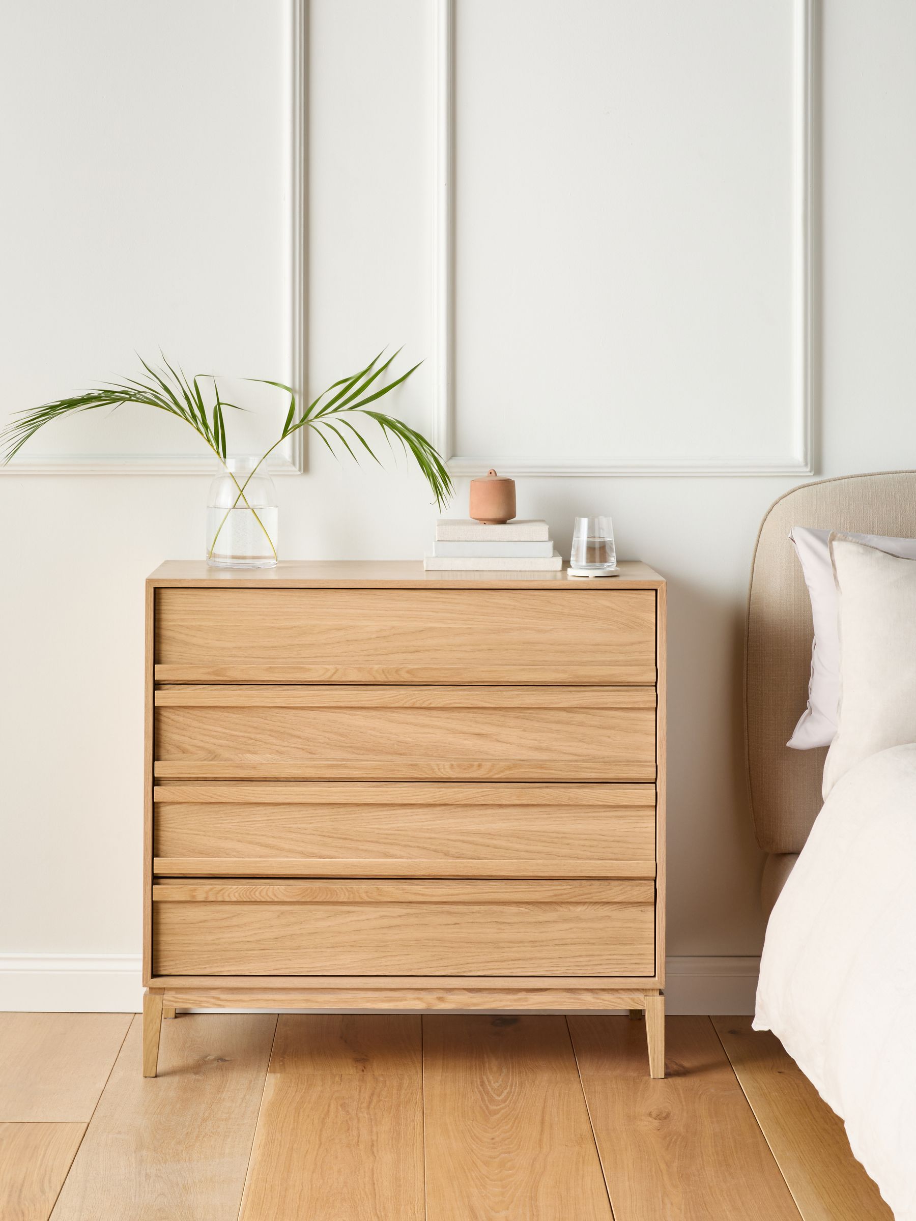 Oak 4 Drawer Belgrave Walnut Chest of Drawers