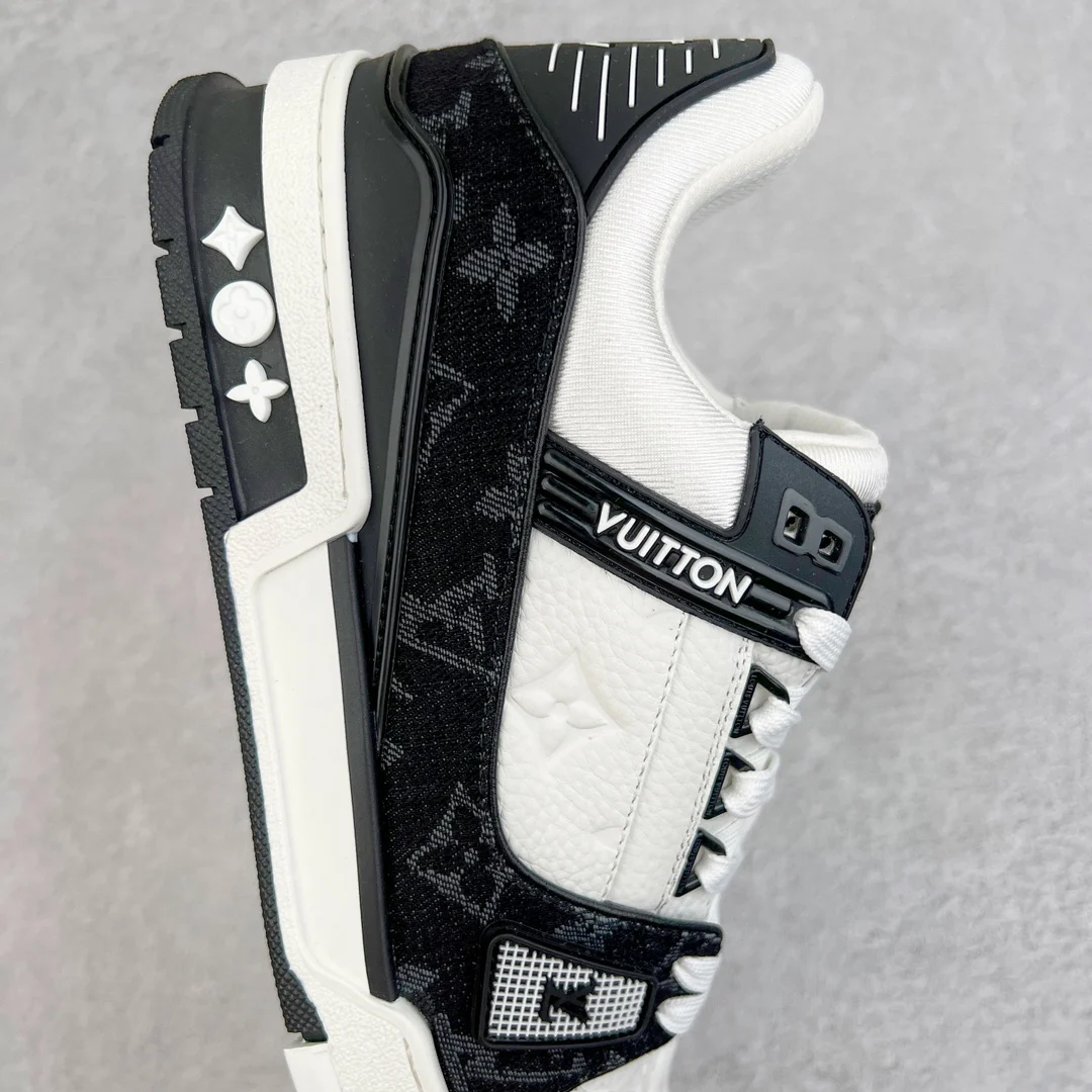 Louis Vuitton Sneakers Black