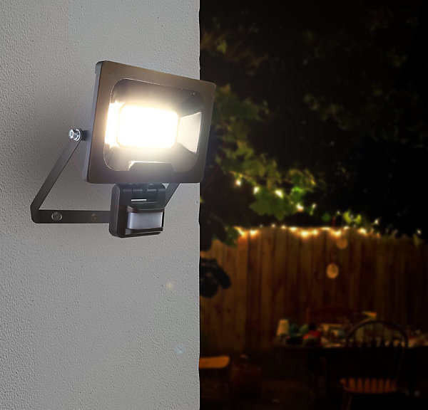 Arlux Lighting Projecteur Mural NINO 30W 2400lm - Detecteur de Mouvement - Noir
