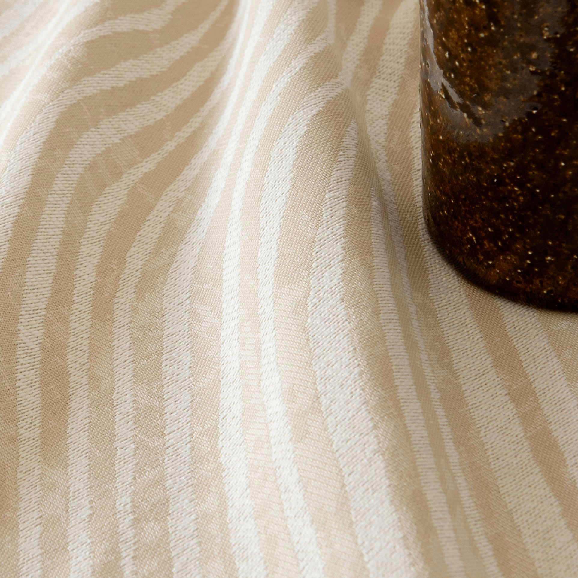 JUNA - Nappe tissée jacquard réversible beige 150x250