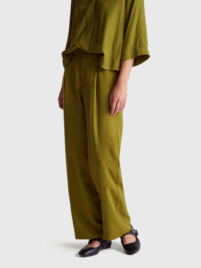 Wide trousers in viscose blend