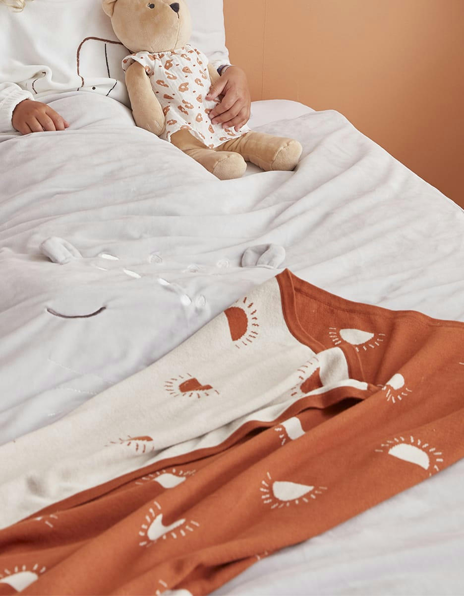 - Couverture 75 x 100 cm en tricot, caramel