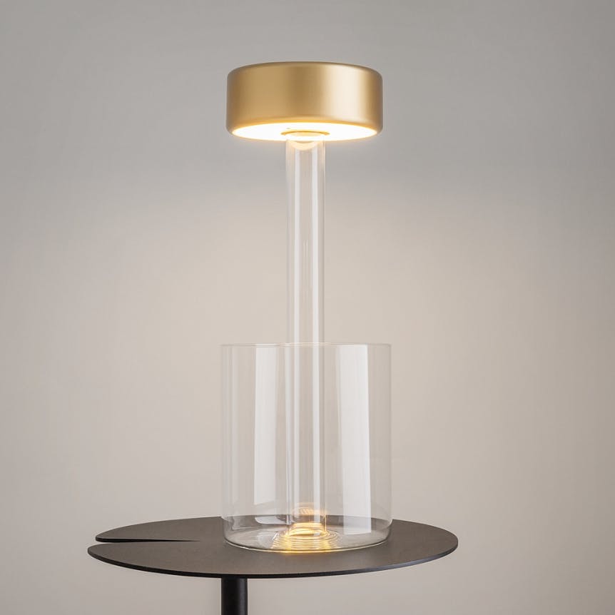 Lampe rechargeable dorée avec vase en verre design ALMA