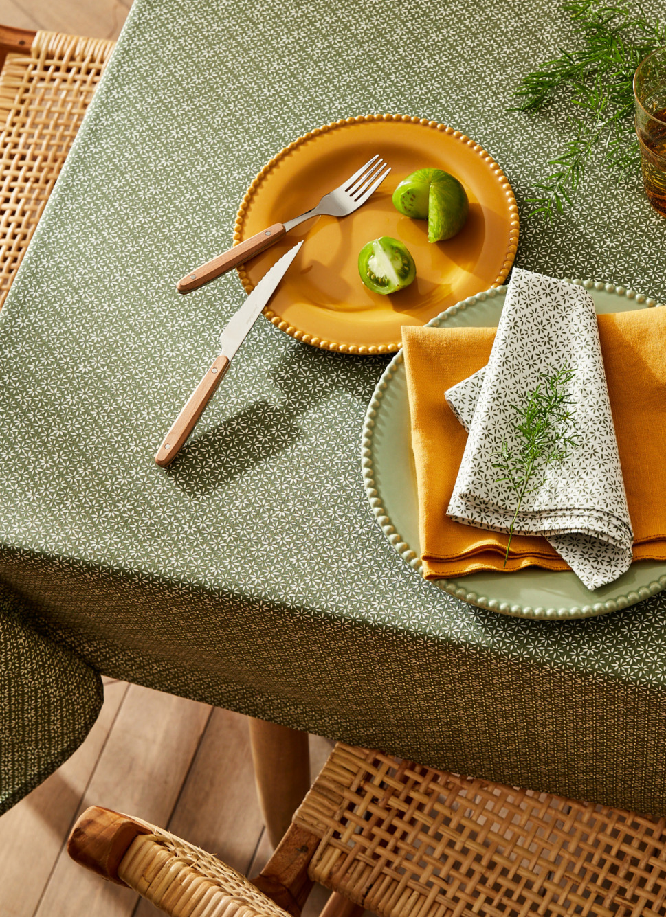 NAPPE EN COTON ENDUIT IMPRIMÉ PETITES FLEURS BLANC / GRIS