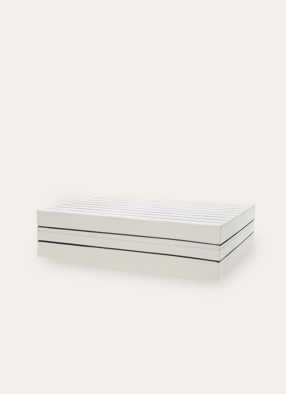 BOÎTE RECTANGULAIRE EN RÉSINE AVEC LIGNES NOIRES ECRU/NOIR