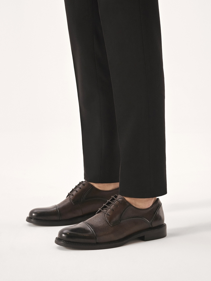 Elegant men's shoes with cap toe nose
