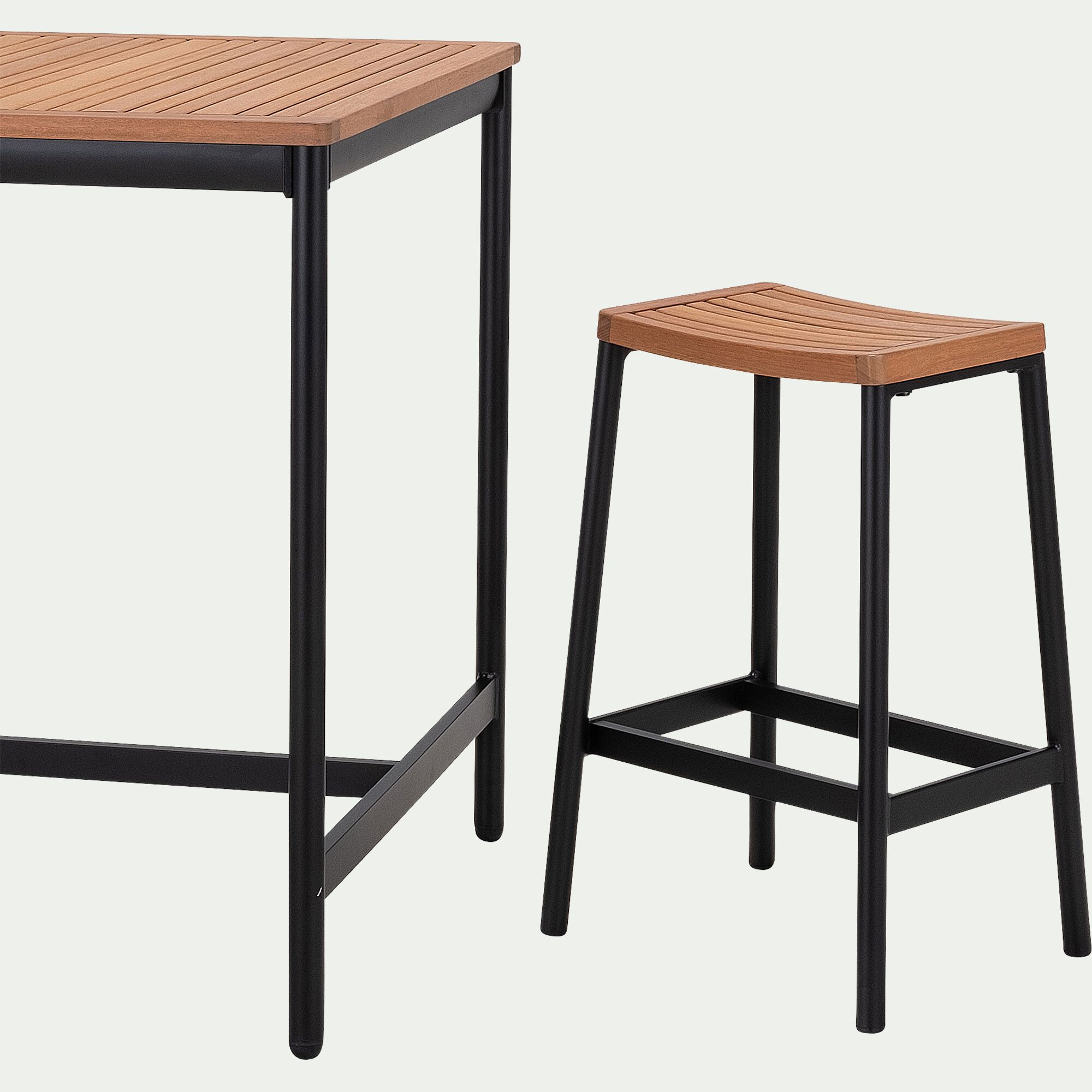 LARI - Table haute de repas jardin en eucalyptus - bois clair (6 places)