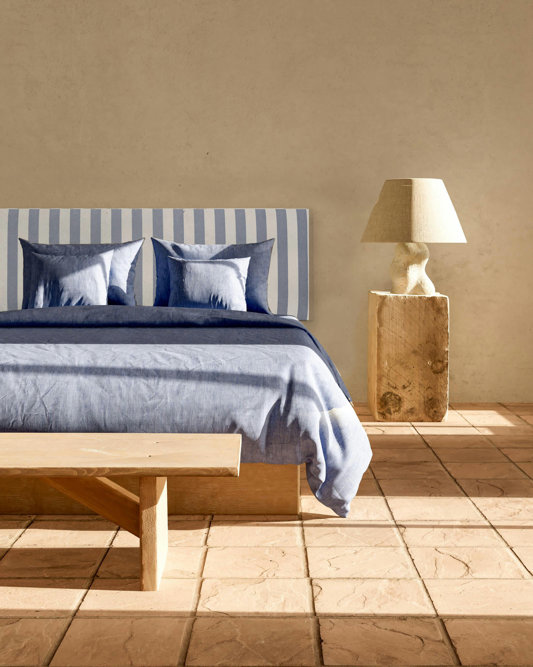 BILLIE SUANCES - Tête de lit tapissée en tissu rayé bleu 145x52cm