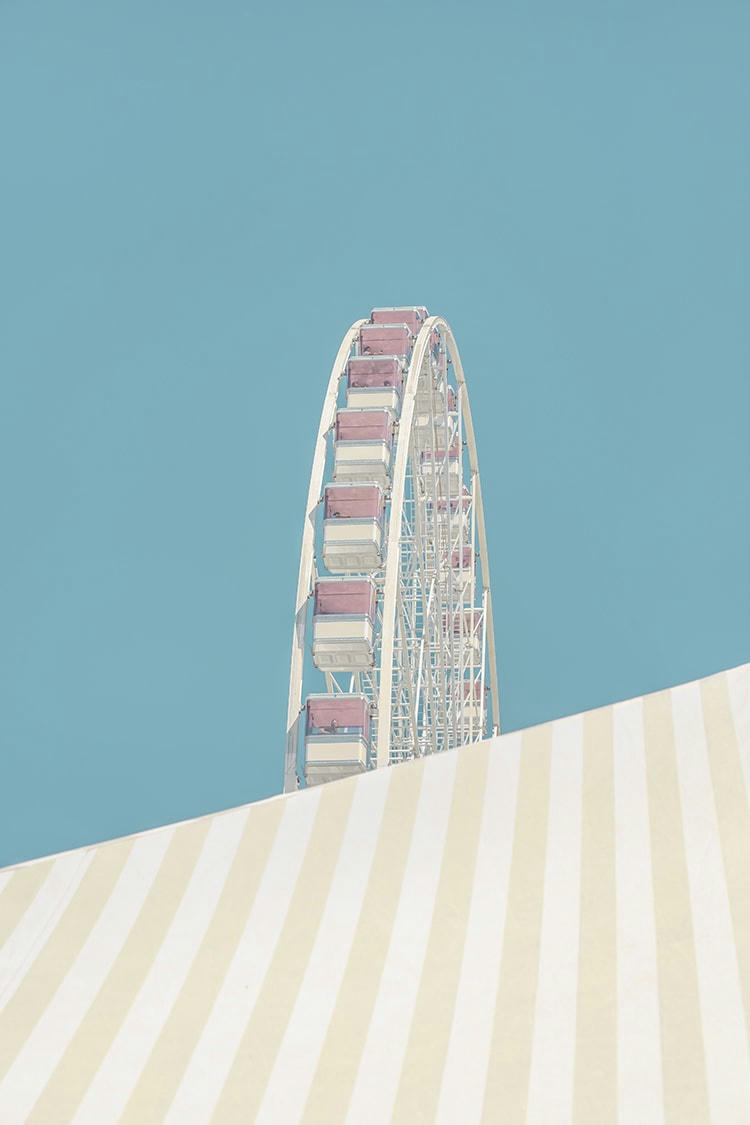 GÉOMÉTRIE FESTIVE - Photographie d'art de Laura Sanchez 30x45 cm sur alu