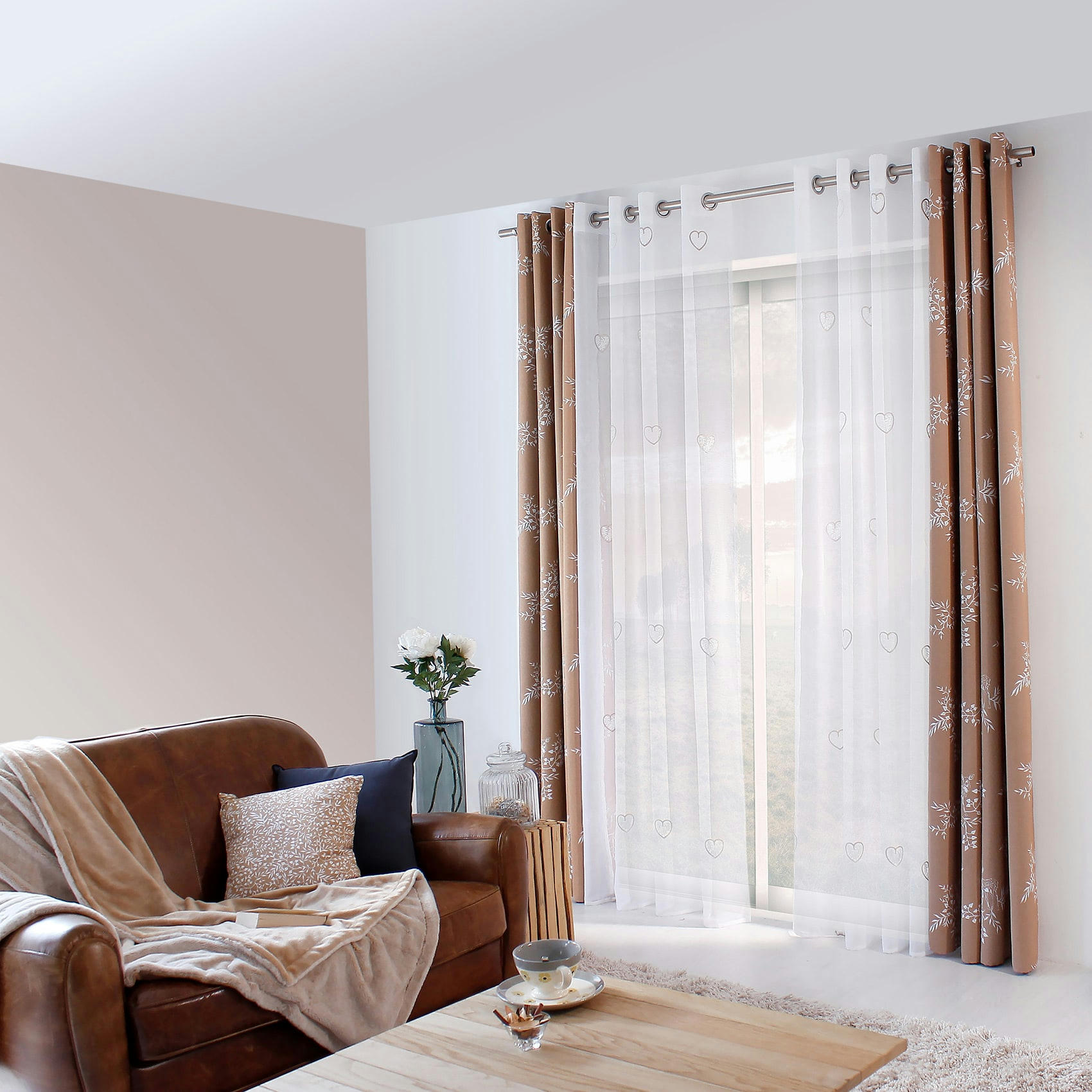 SOLDEN - Voilage solden en étamine avec des cœurs brodés longueur 240 cm x