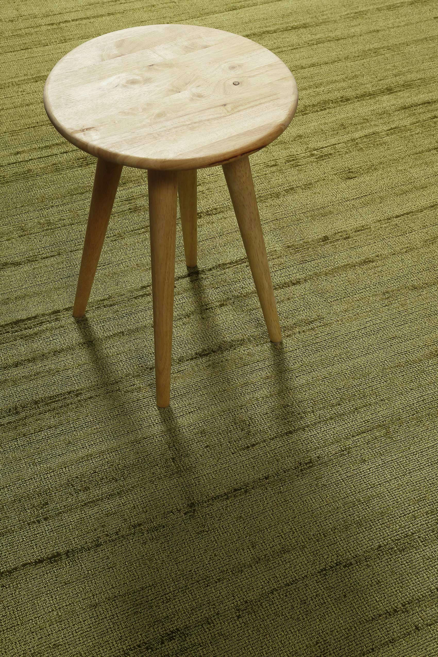 MIRAMONTI - Tapis fait main à poil ras effet soie vert jaunâtre 130x190