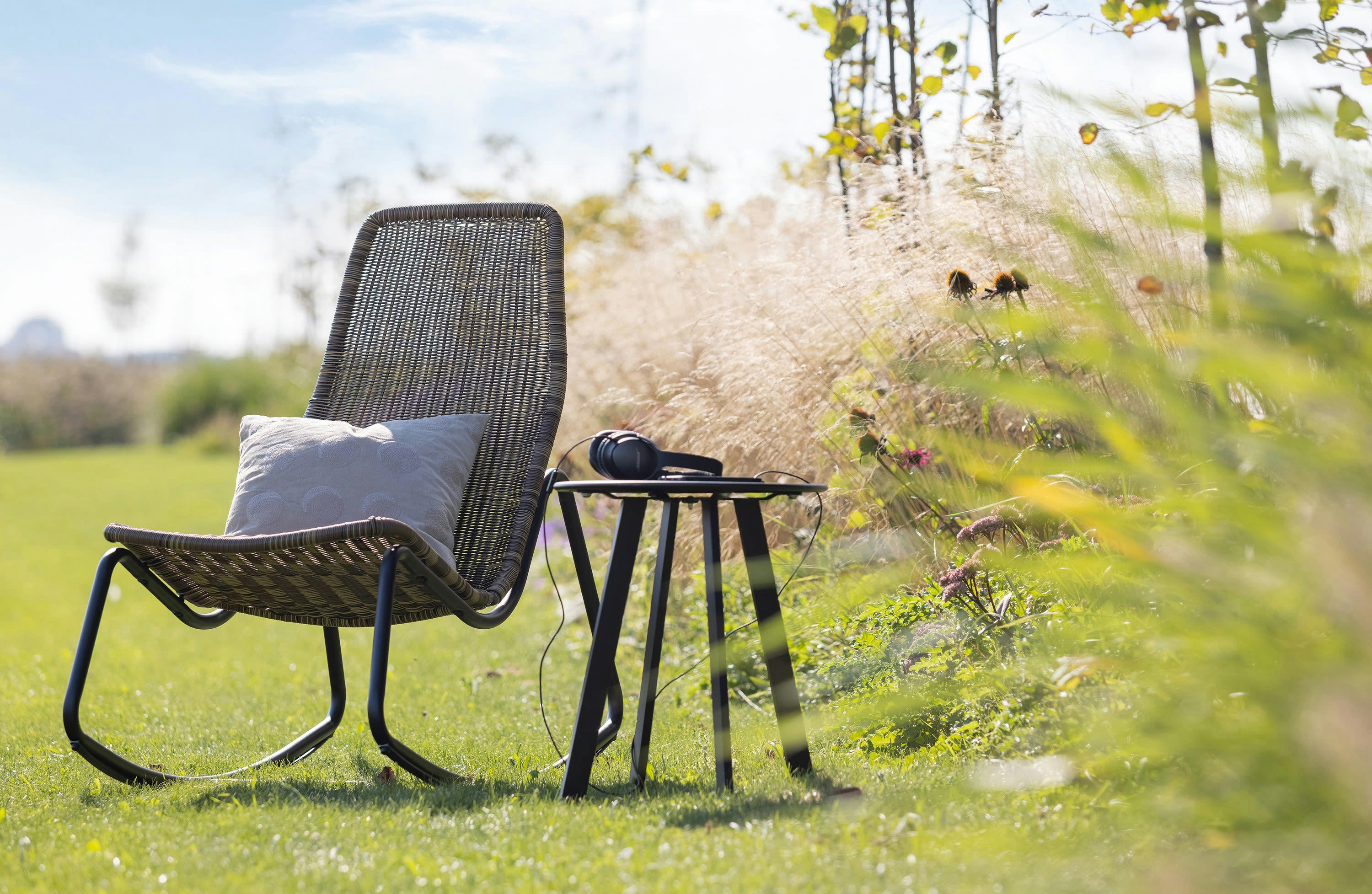 TOM - Chaise à bascule en métal beige