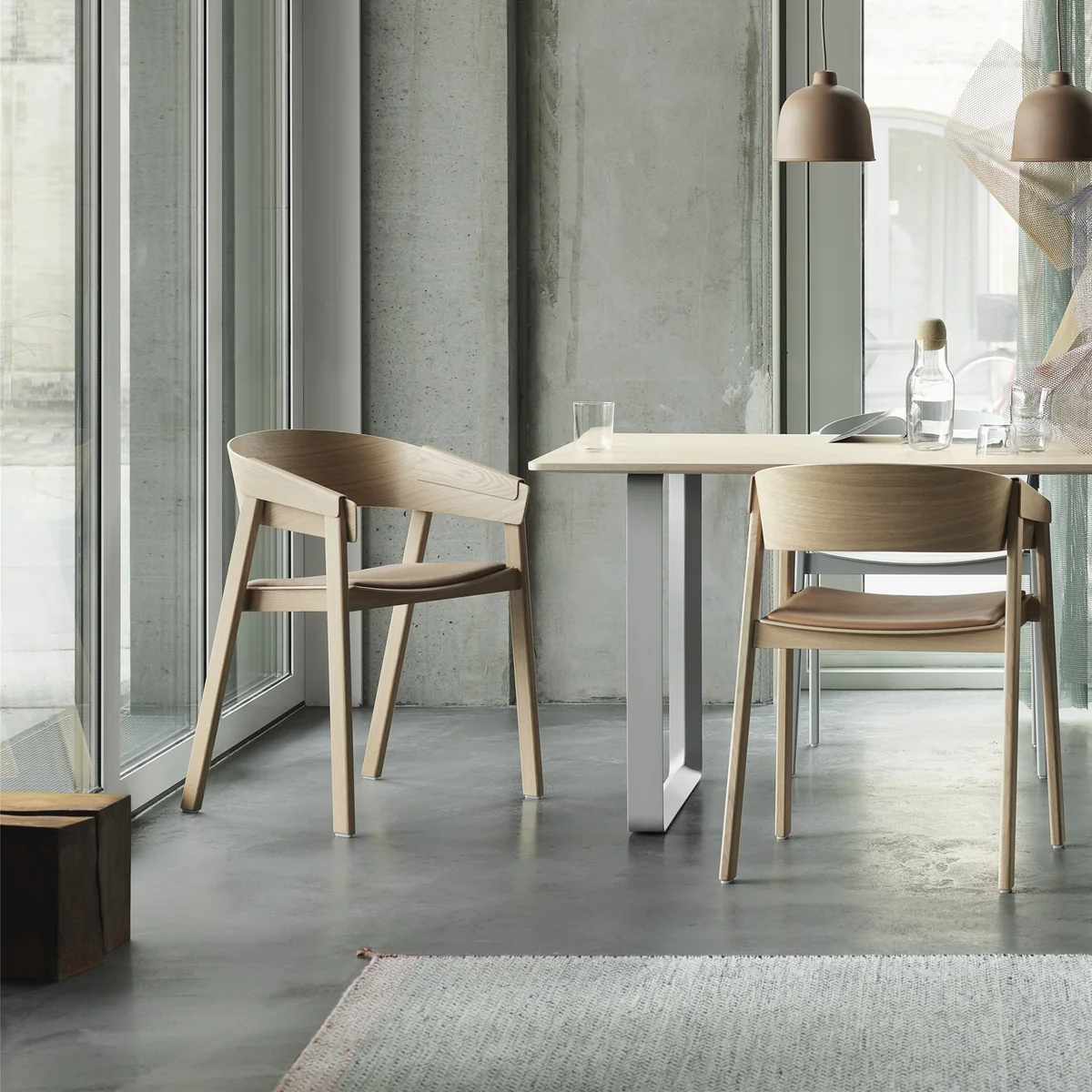 Muuto - Cover Armchair, Eiche / cognac