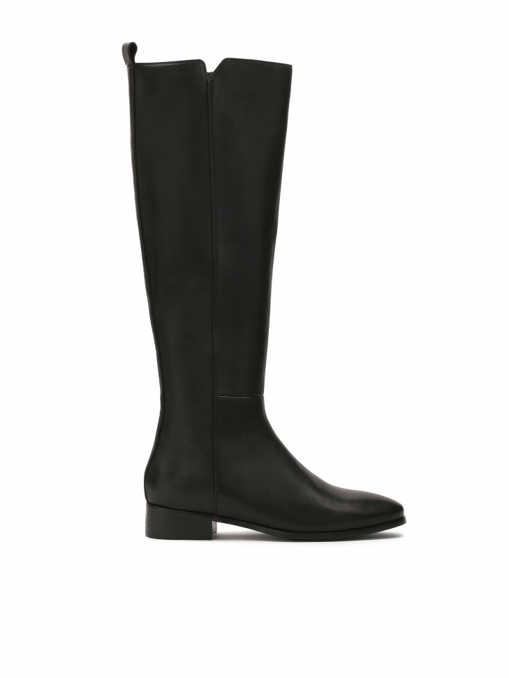 Black leather boots with a cutout on the upper