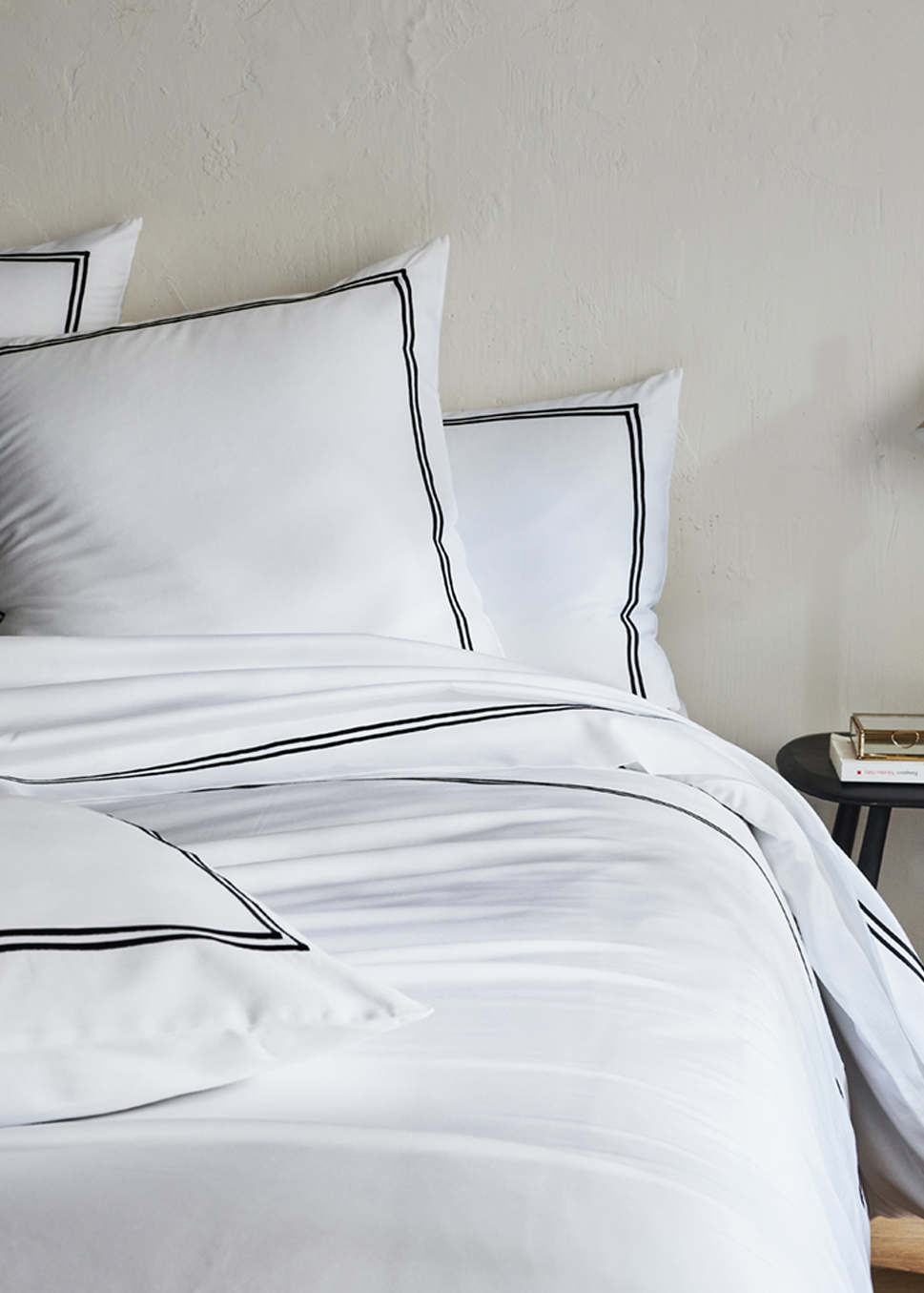 DRAP PLAT EN SATIN BLANC/NOIR