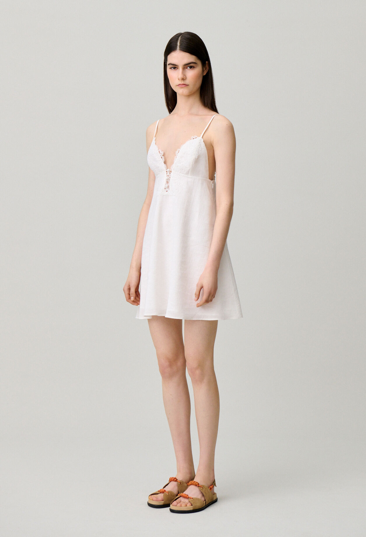 Robe courte dentelle