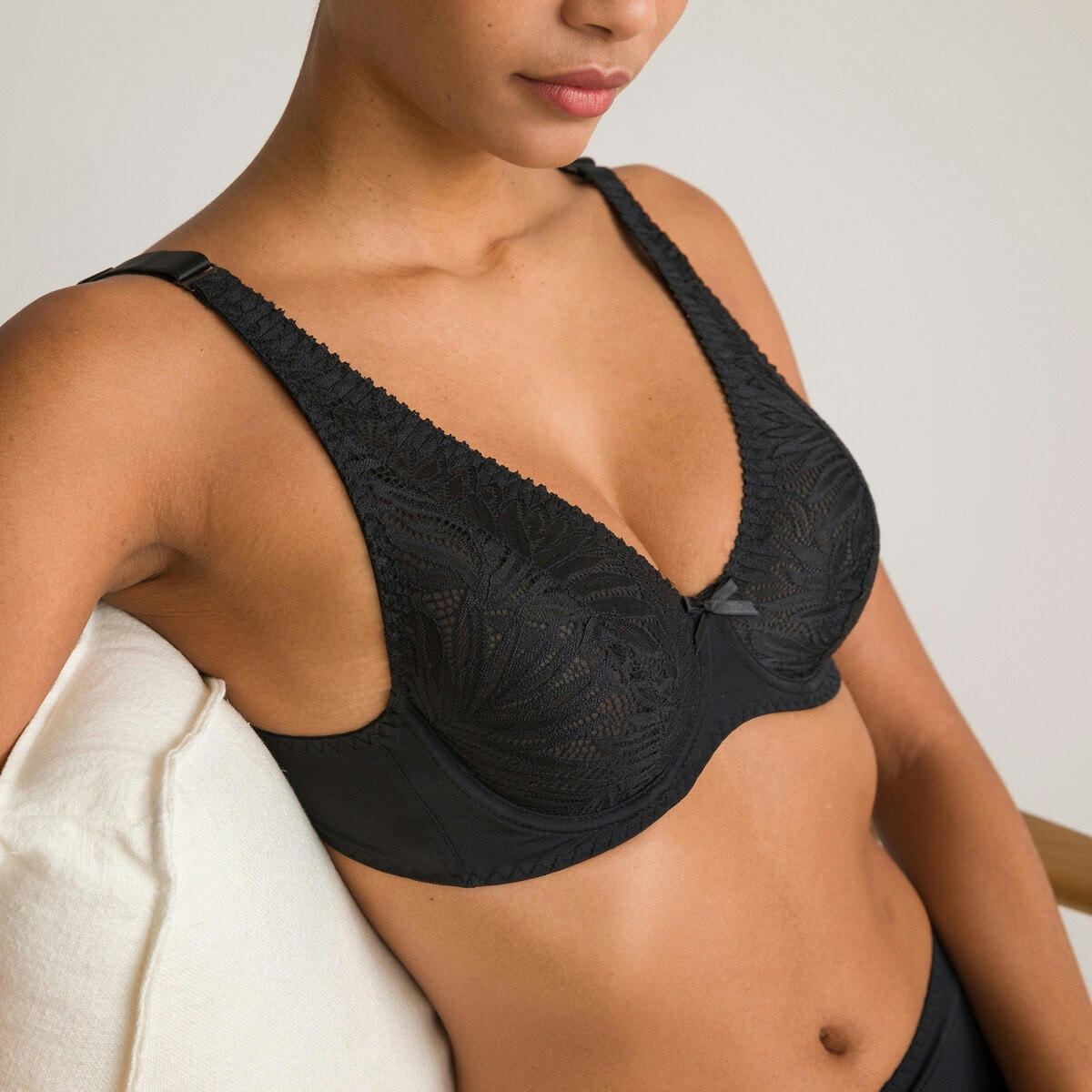 Soutien-gorge foulard en dentelle