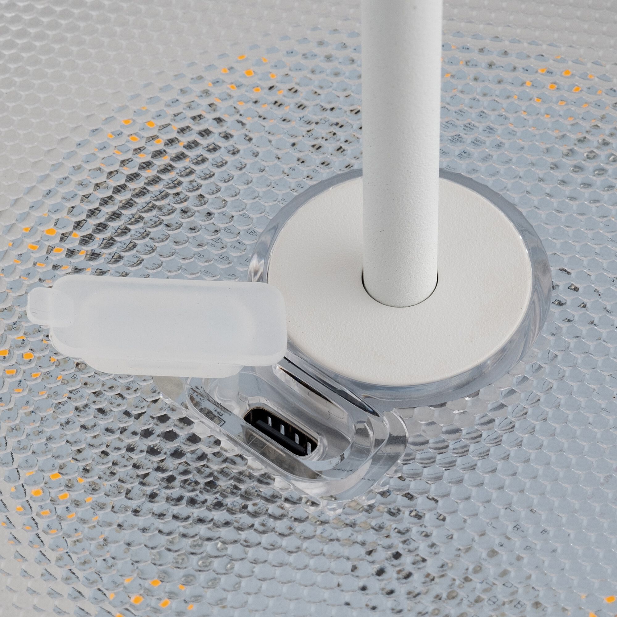 LINA - Lampe de table à poser nomade H28cm - blanc