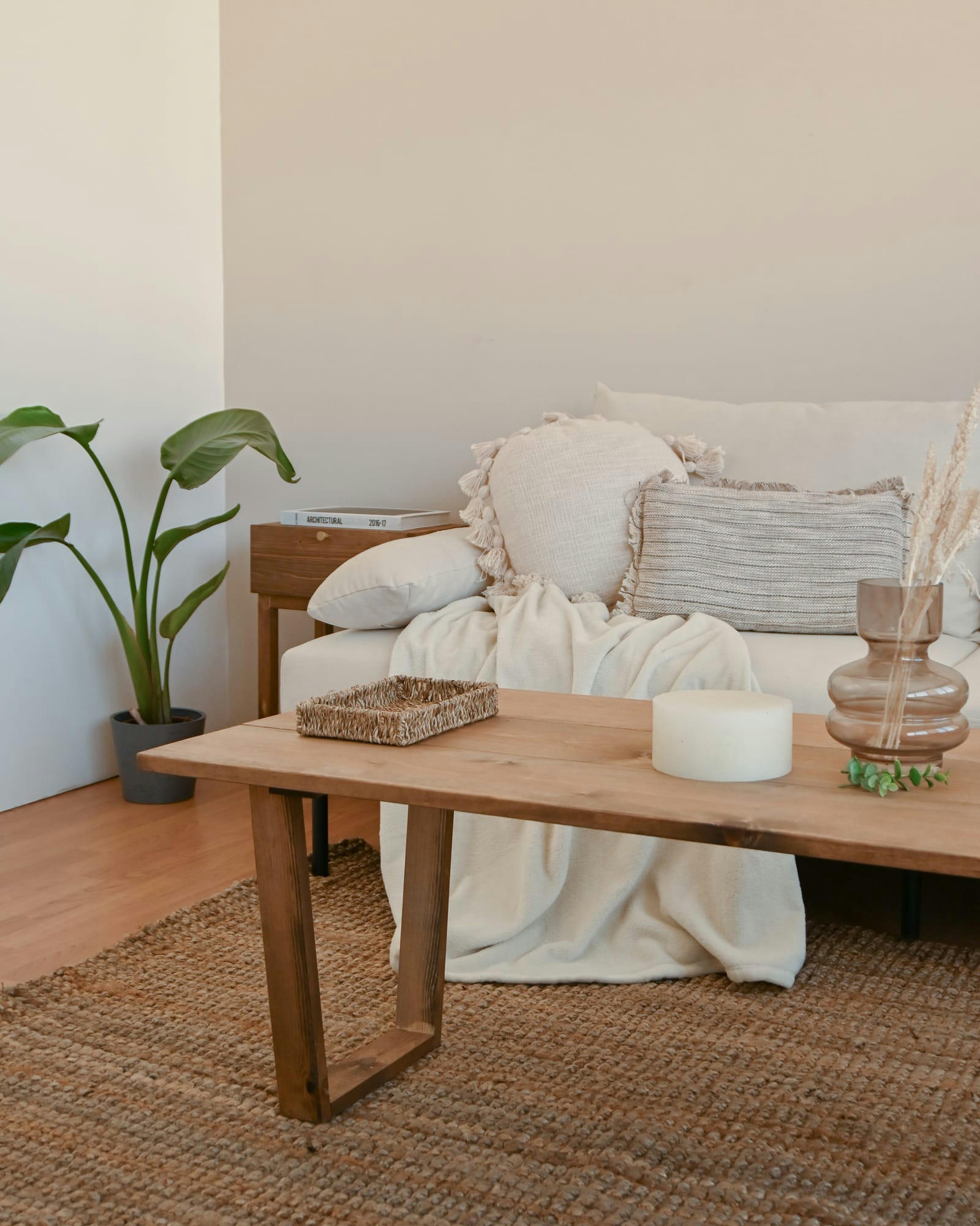 OYANE - Table basse en bois de pin vieilli