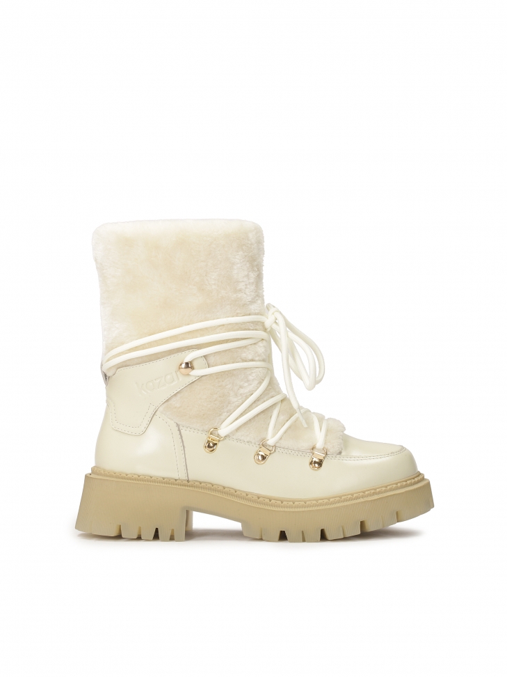 Insulated leather boots with synthetic fur