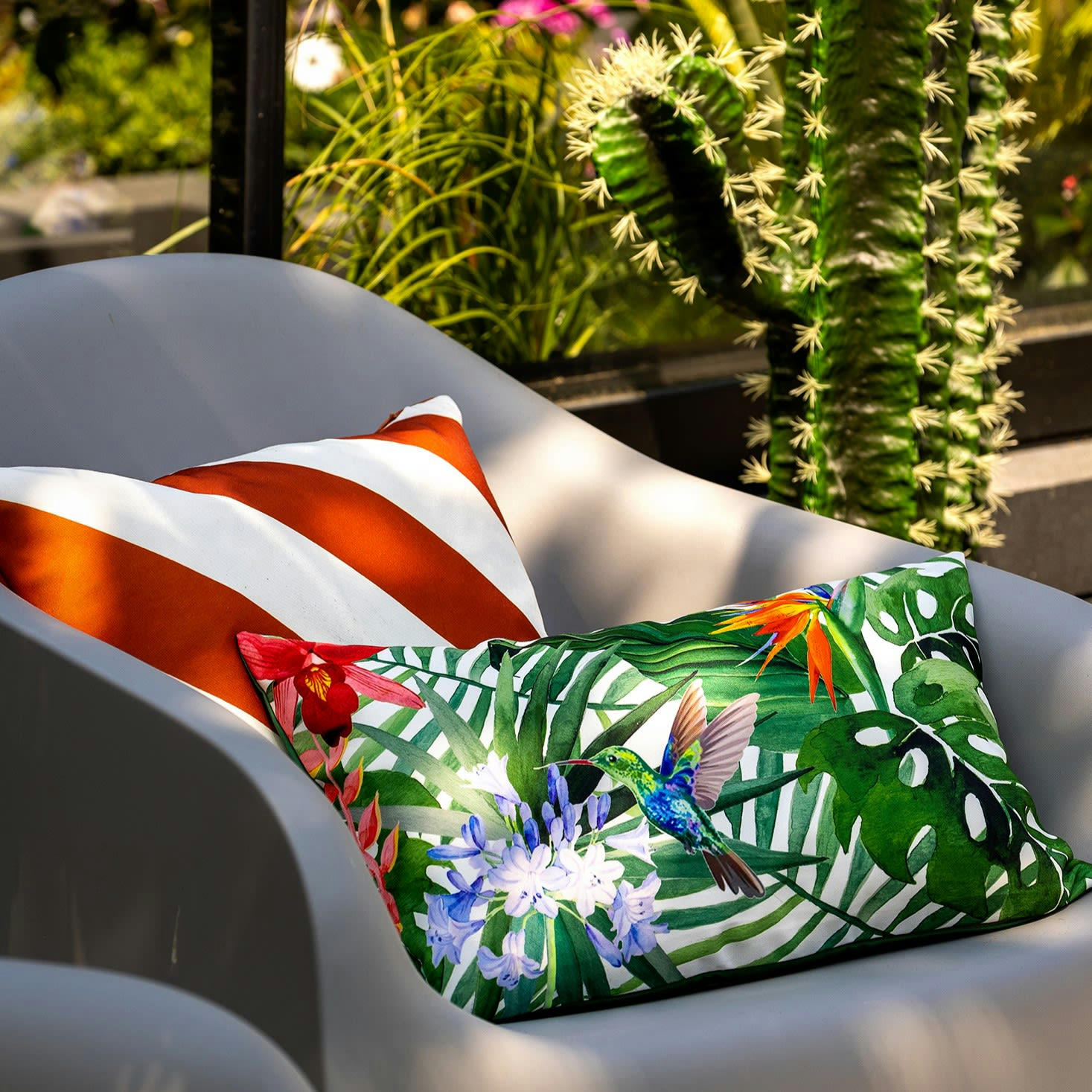 MANU - Coussin d'extérieur multicolore 30x50 cm avec motif fleuri