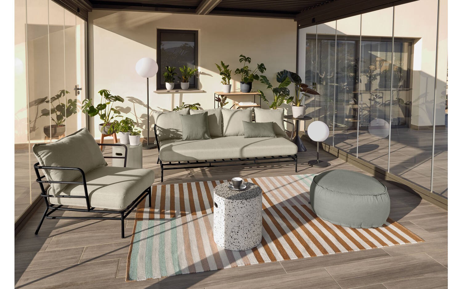 Kave Home - 3-zitsbank Mareluz van zwart staal 197 cm