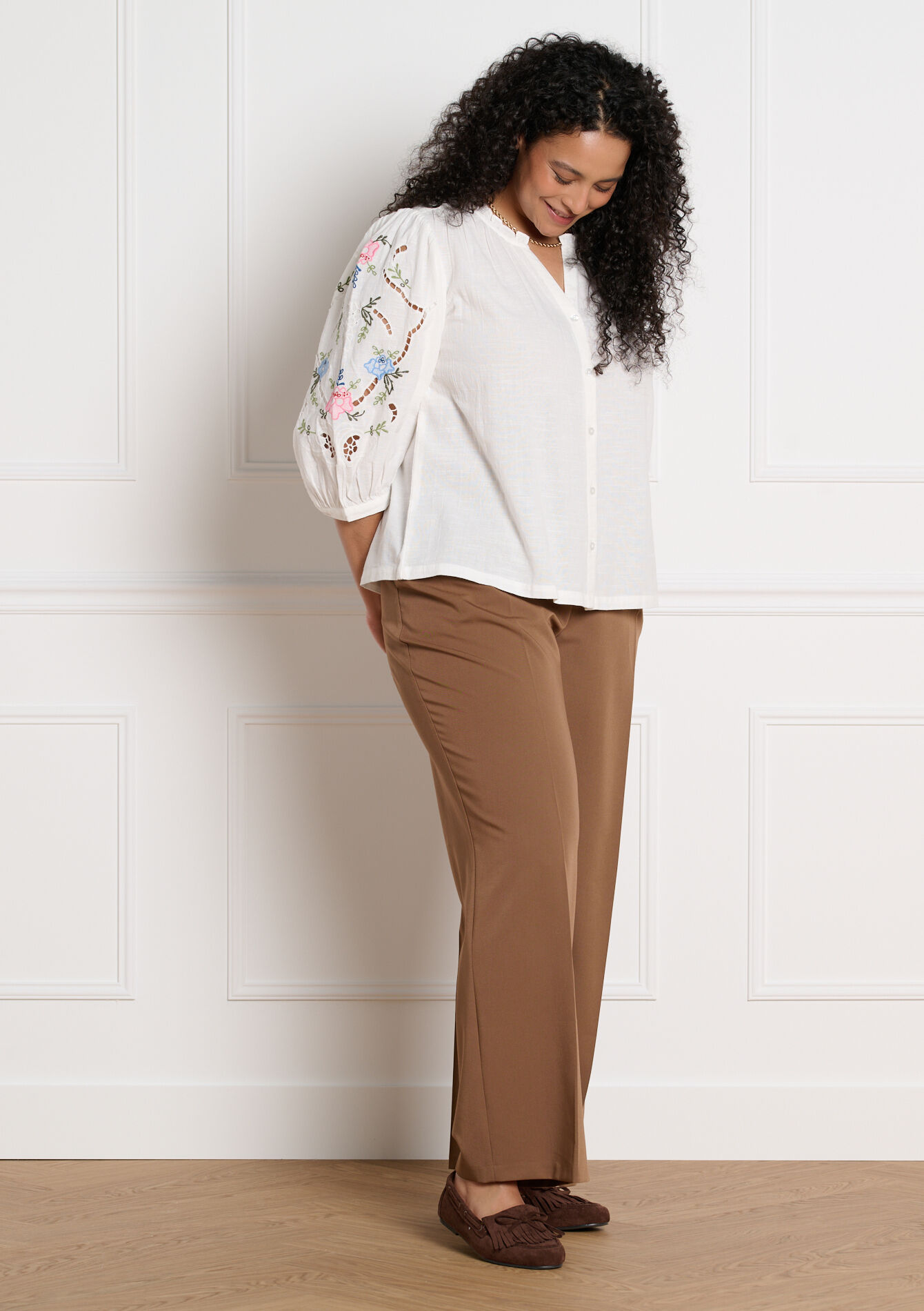 Blouse met geborduurde mouwen