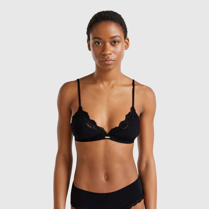 Triangle bra with lace