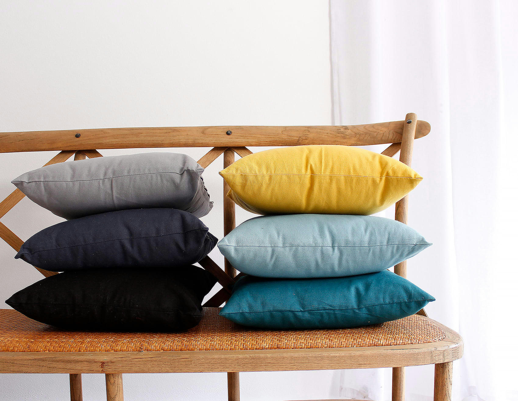 - Coussin déhoussable uni en coton polyester bleu canard 60x60 cm