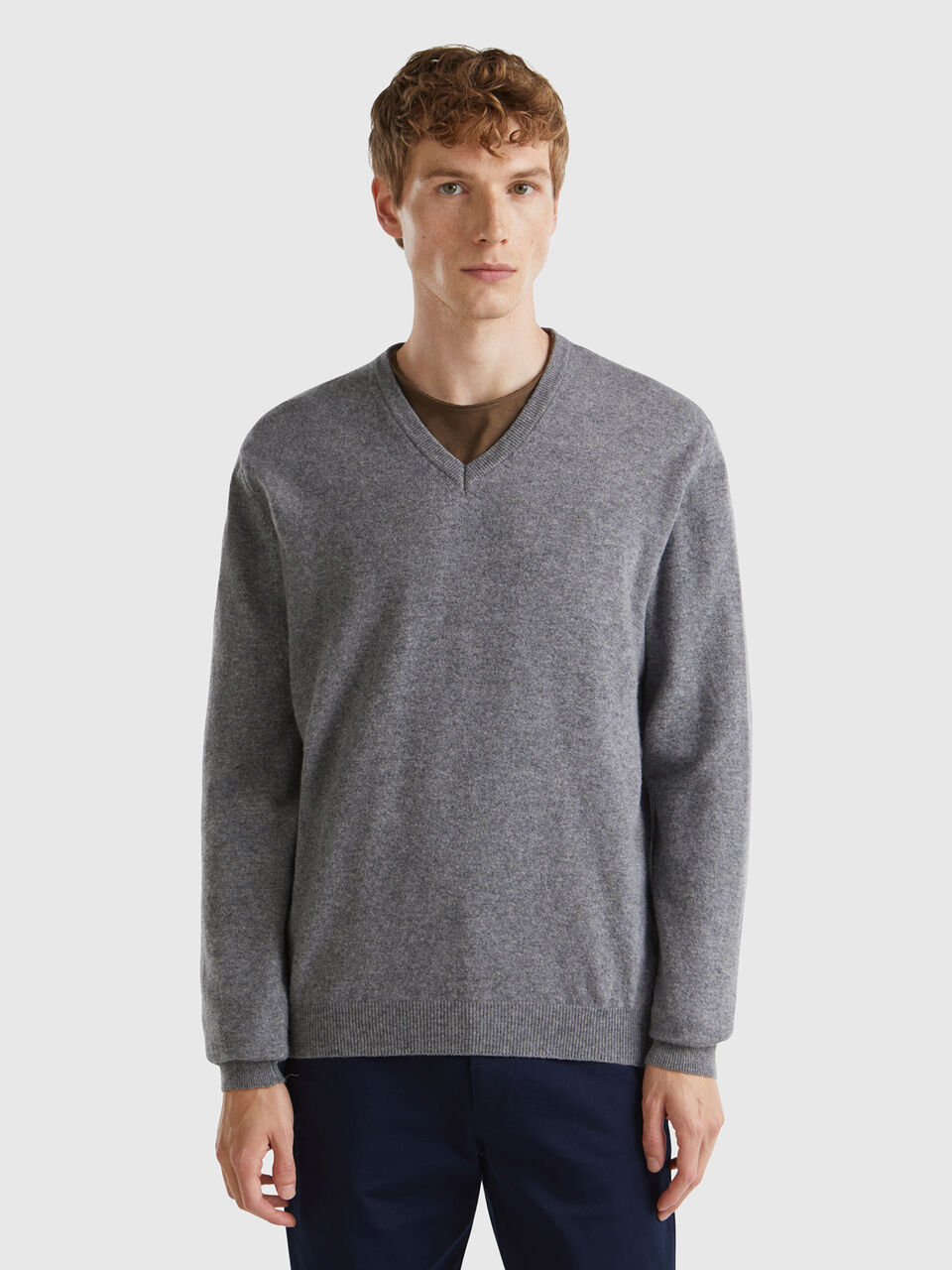 Gray V-neck sweater in pure Merino wool