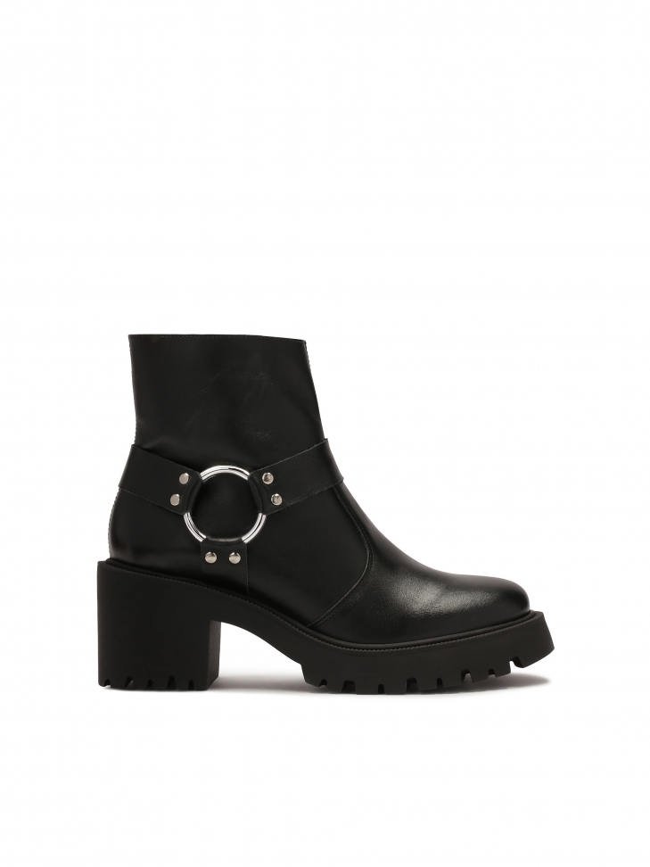 Zipper boots with wide heels