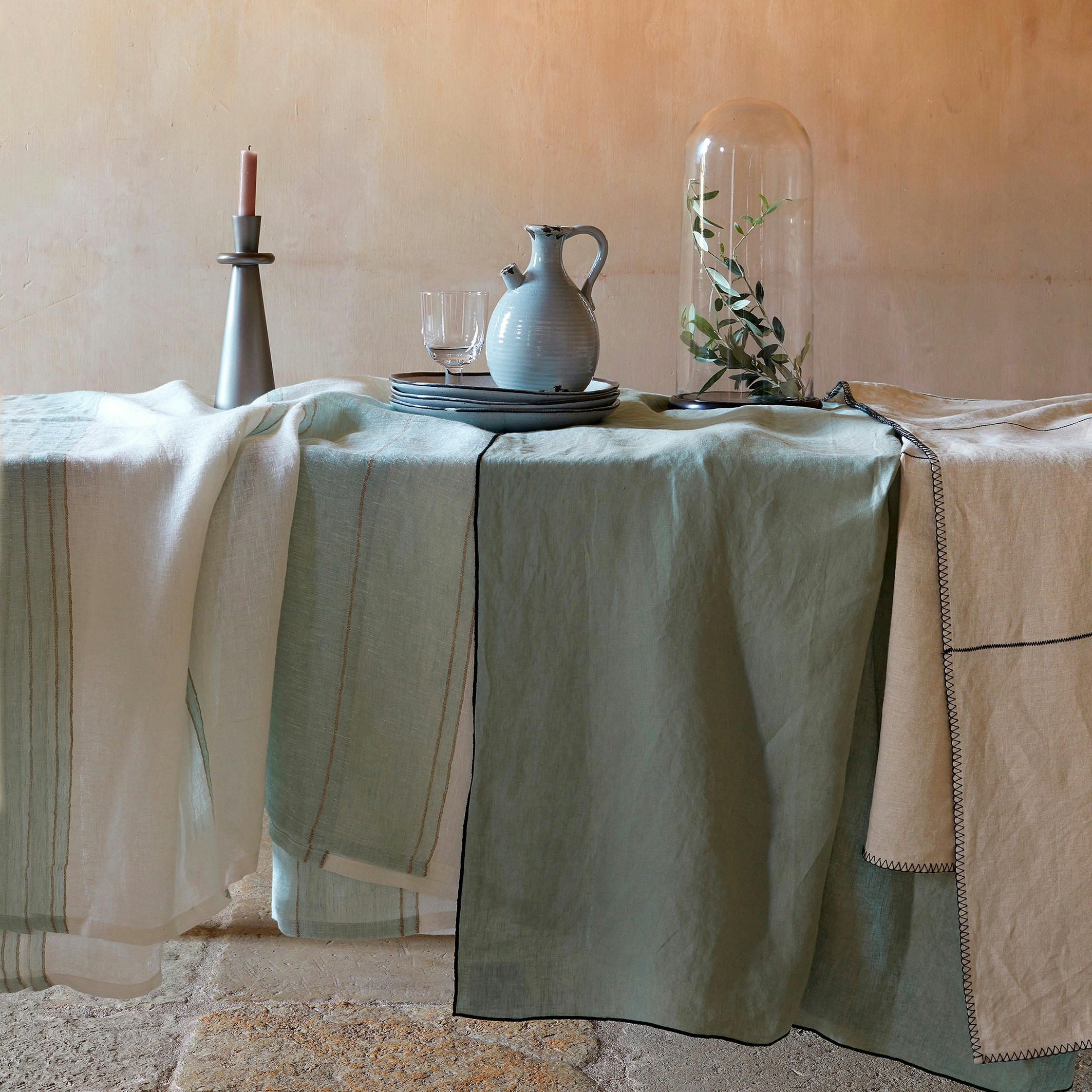 Nappe en lin, Tojos