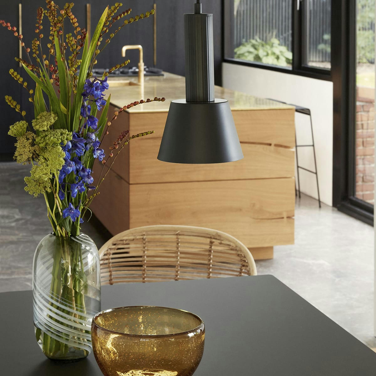 MONO - Lampe en métal noir