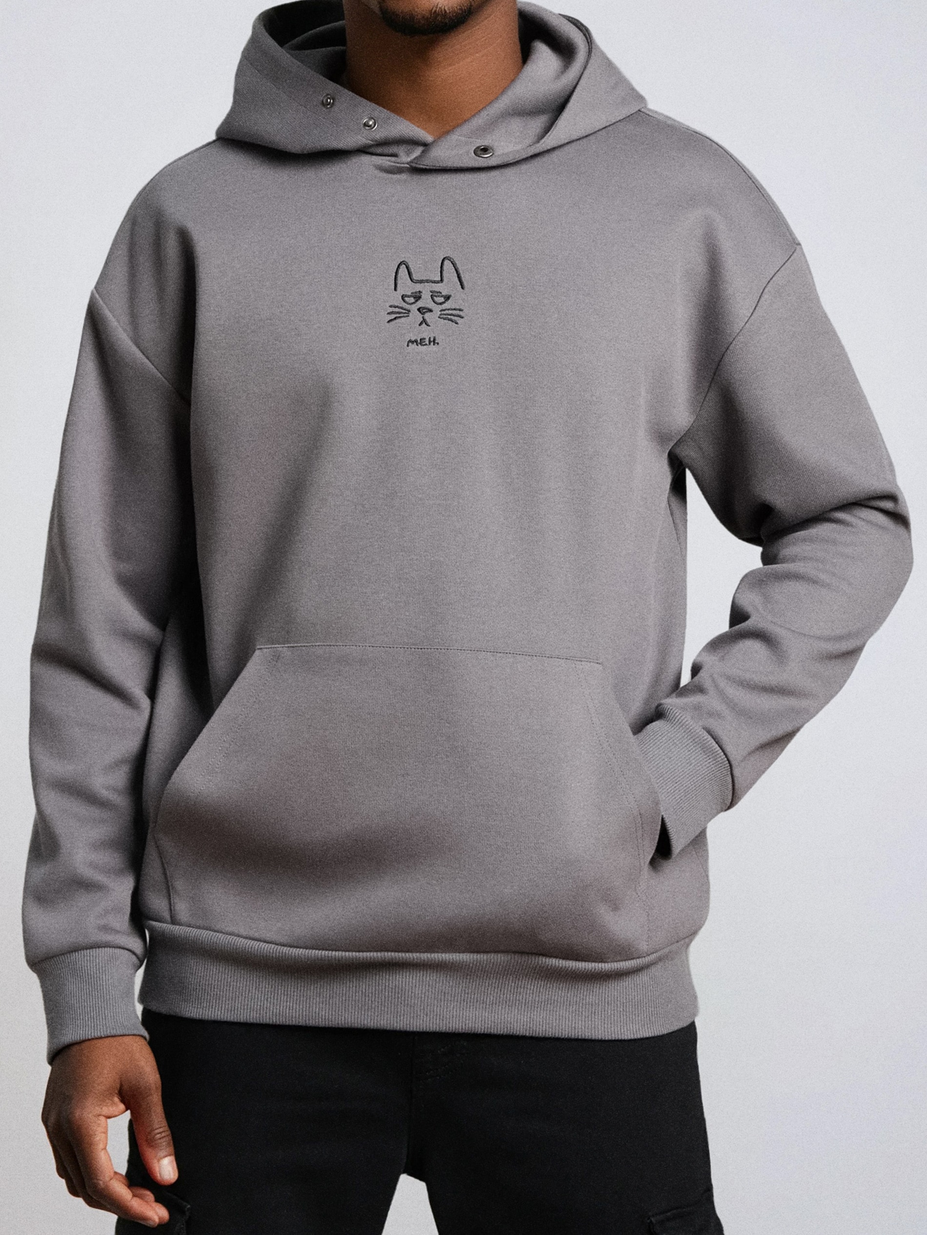 Bluza hoodie z haftem
